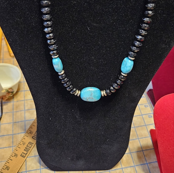 Vintage black acrylic and turquoise necklace.  Very pretty, in excellent shape. - Picture 3 of 6